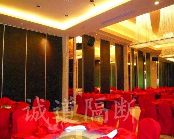 玻璃隔断在安装时有哪些步骤? 玻璃隔断在安装时有哪些步骤?